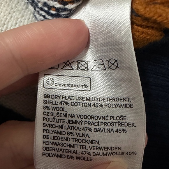 SALE! H&M beautiful sweater! Size 2-4 Y. Christmas ready! - Picture 6 of 6